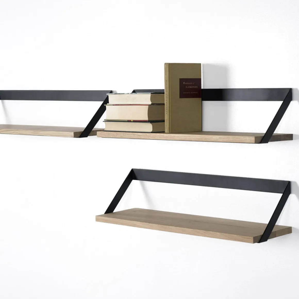 Étagère Ribbon en chêne et métal noir - L 70 cm